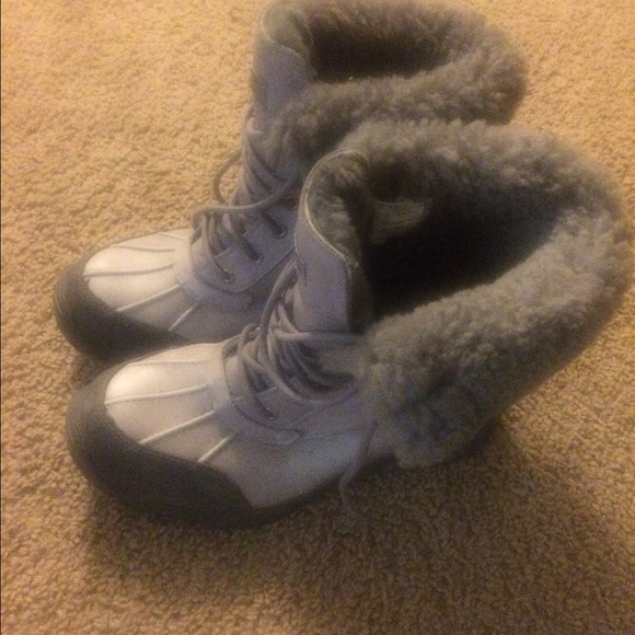 Woman's UGG Adirondack II Gray