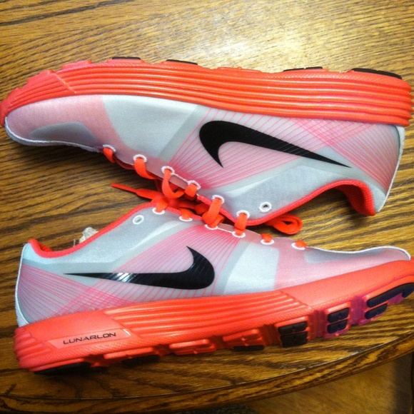 Women's pink Nike Lunaracer+