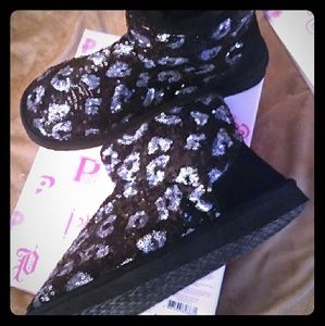 PINK ~ NEW, Fur Lined MukLuk, Leopard Sequins