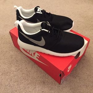 Nike Roshe One (GS) Size Kids 4.5=Women 6
