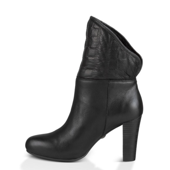 UGG Shoes - UGG authentic dandylion Tres leather boots Sz 9