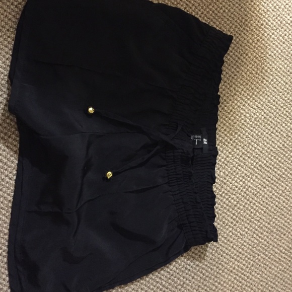 Brand new w/tags black satin-like shorts Sz 6 - Picture 3 of 4