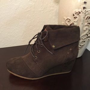 Cute brown wedge ankle boots. NWOT never worn.