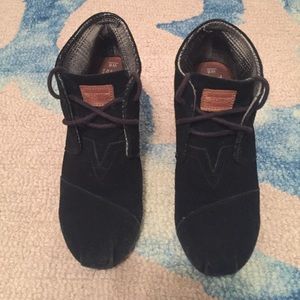 Toms "desert" wedge booties