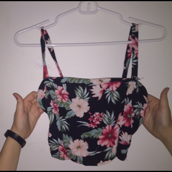 crop top (PRICE DROP)