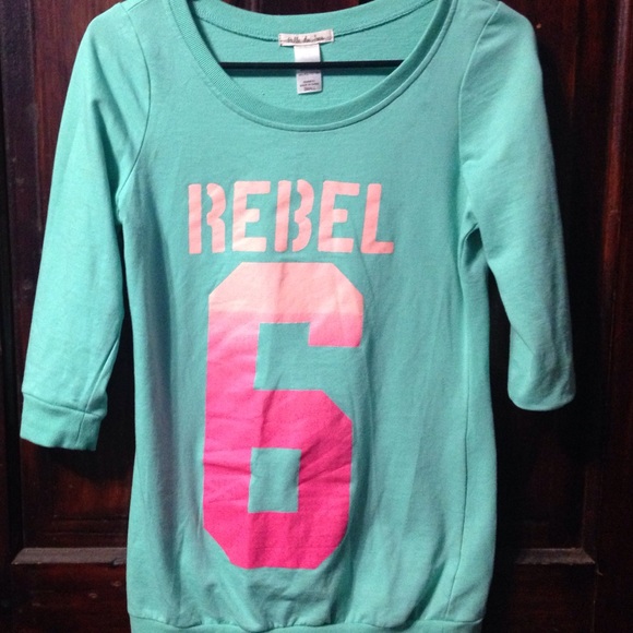 Super cute half sleeve top