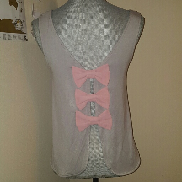 💖SALE Bow back top!