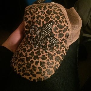 Primos cheetah print hat