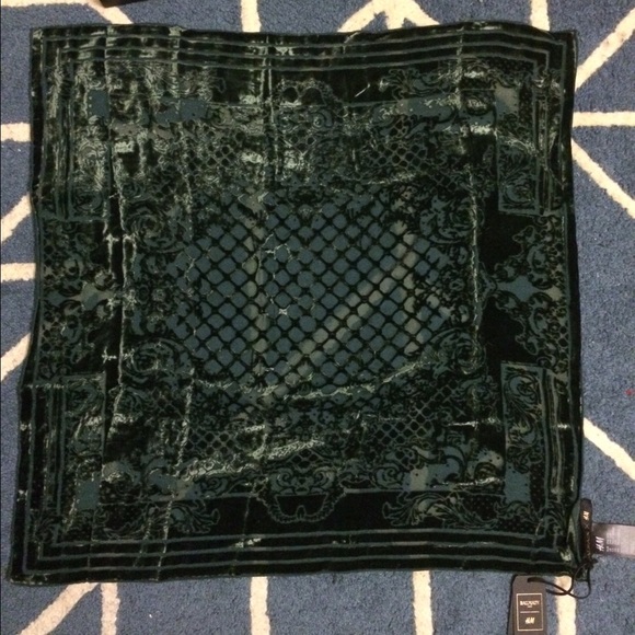 RARE H&M x Balmain Green Silk Scarf π NIB - Picture 3 of 4