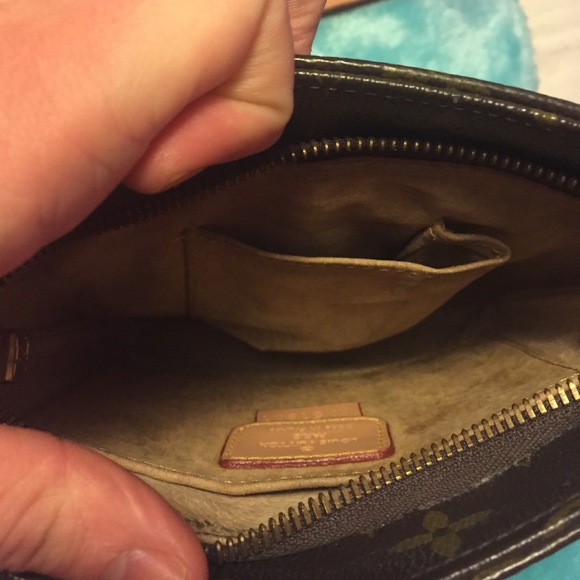 Monogrammed wristlet - Picture 3 of 4
