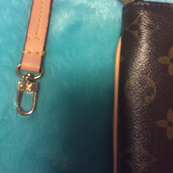 Monogrammed wristlet - Picture 4 of 4