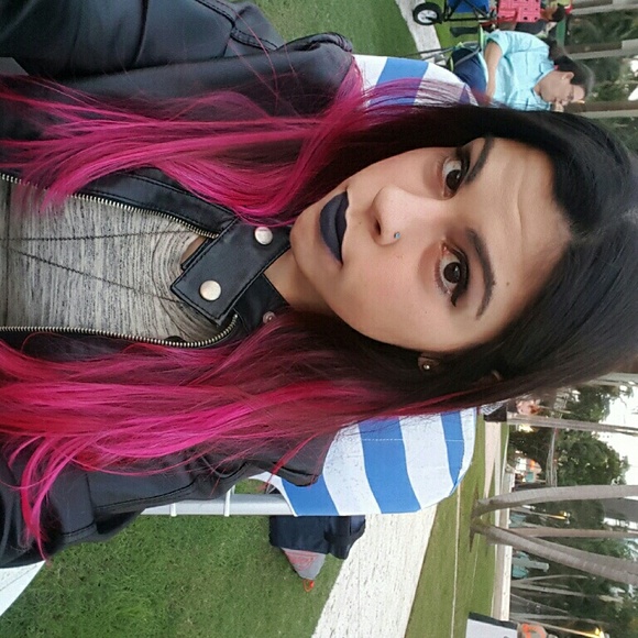 Meet your Posher, Jenny - Picture 2 of 3