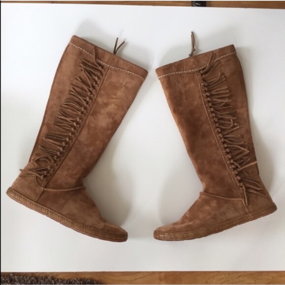 UGG authentic mammoth fringe boots Sz 6 new - Picture 4 of 4