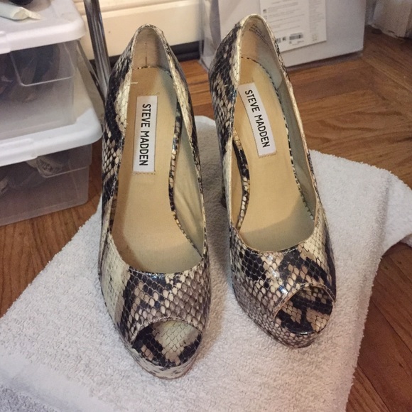 Steve Madden snake skin platform heels