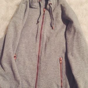 Grey hoodie with rosegold zippers