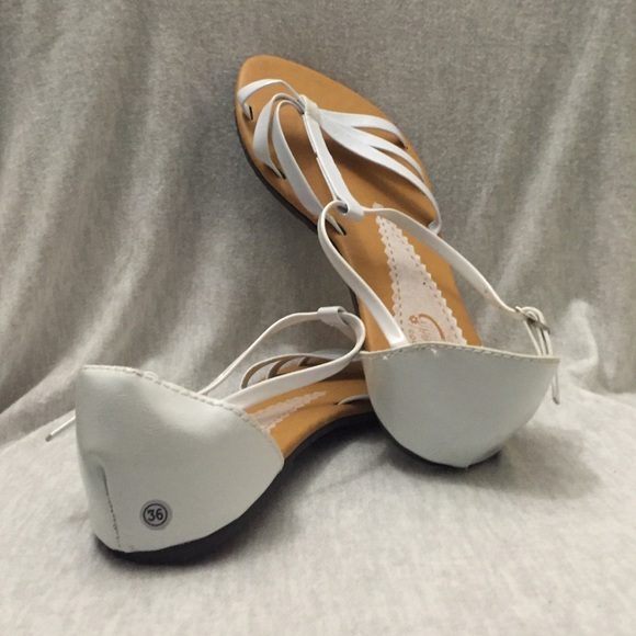 White sandals - Picture 2 of 3