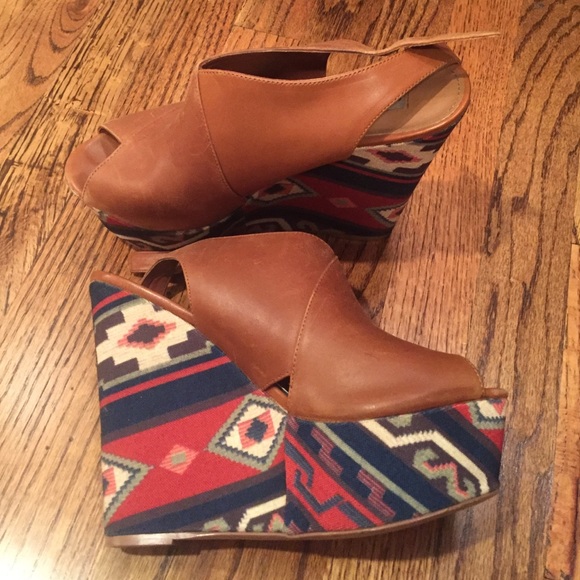 Steve Madden Aztec wedges!!