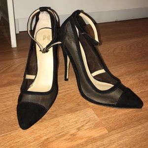 Victoria Secret Cap Black Pump