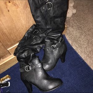 Size 8 , 2 inch boots , black