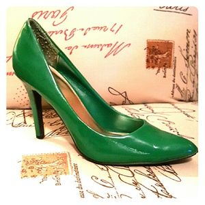 Charlotte Russe Green Pumps