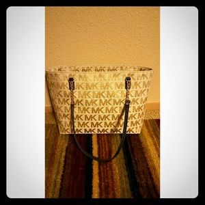 (SOLD) NWT Michael Kors jet set chain bag (SOLD)