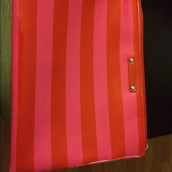 Its very beautiful i have two so selling one