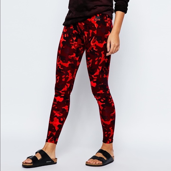 Nike camo leggings