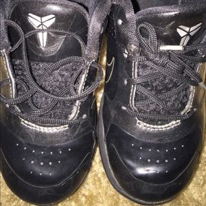Size 9c Kobes Black