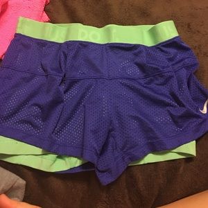 Small Nike double layer shorts
