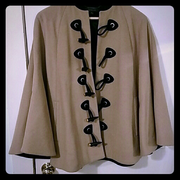 🎀 Rachel Zoe Cape - Picture 4 of 4