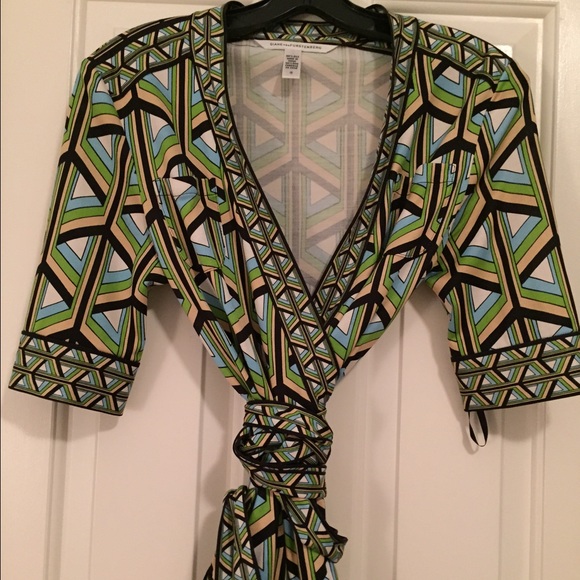 DVF Diane von Furstenberg 100% Silk Wrap Top