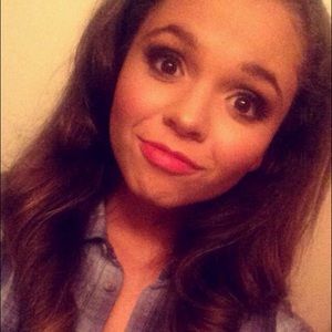 Meet your Posher, Lauren