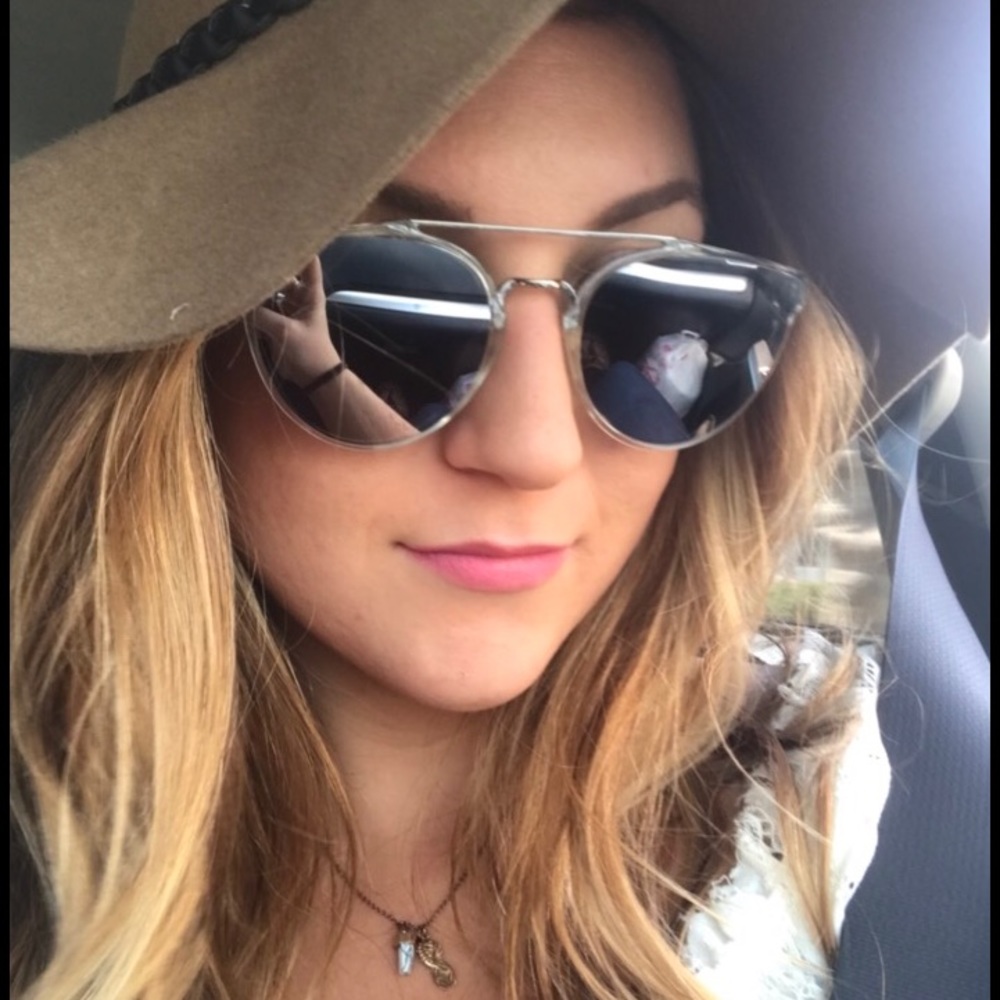 Meet your Posher, Danielle