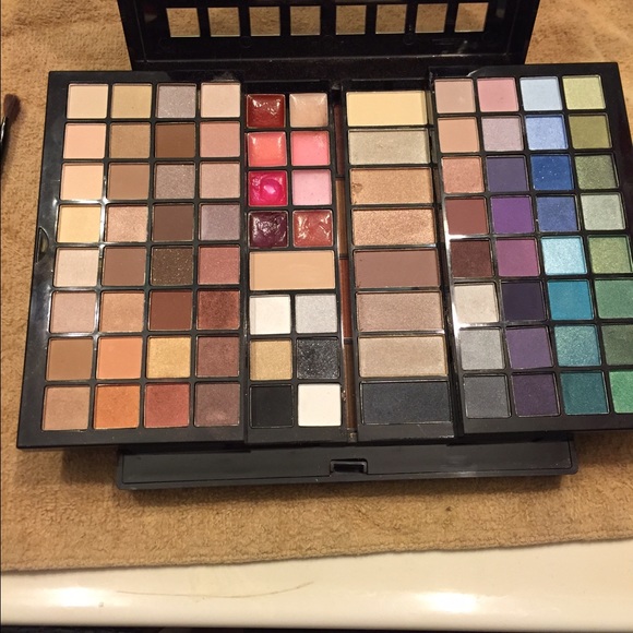 Nordstrom makeup pallet. Amazing all in one set.