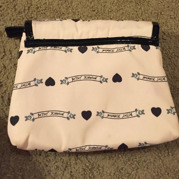 ❌SOLD ❌Betsy Johnson Travel case - Picture 2 of 3