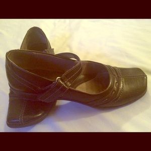 Life Stride Mary Janes