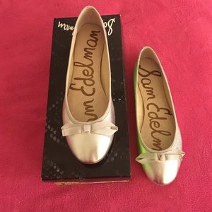 NEVER WORN Sam Edelman silver Milly flats size 8.5