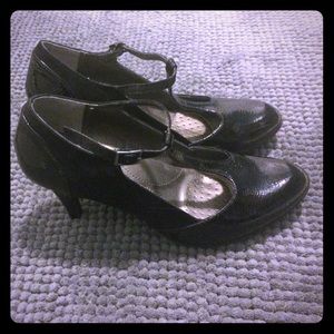 Kenneth Cole t-strap heels