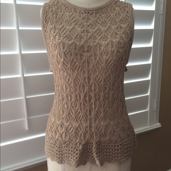 Tops - 🍄 Brown crochet sweater apron style tank.