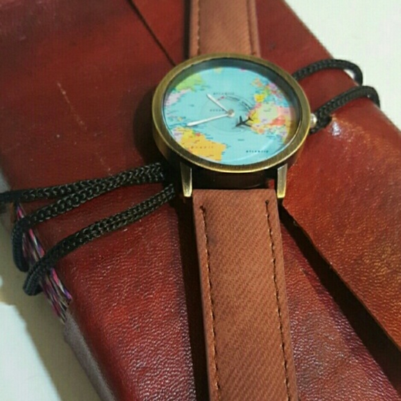 🚫🎉SOLD on M e r c a r i WORLD TRAVELER WATCH🎉🚫 - Picture 2 of 4
