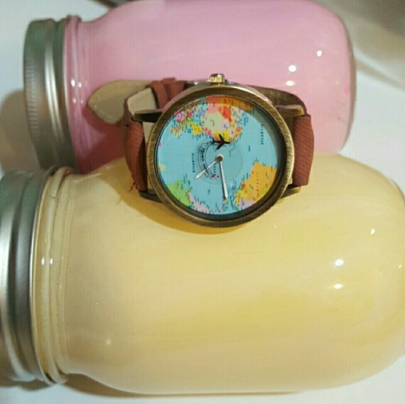 🚫🎉SOLD on M e r c a r i WORLD TRAVELER WATCH🎉🚫 - Picture 4 of 4