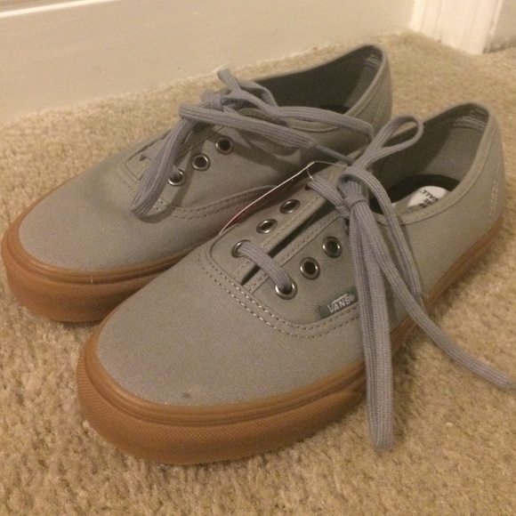 BNWT Womens Size 7 Authentic Vans