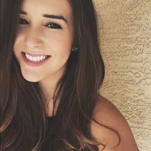 Meet your Posher, Alyssa