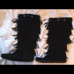 Minnetonka 5 Layer Fringe Boots