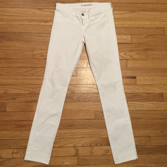 white skinny leg pants