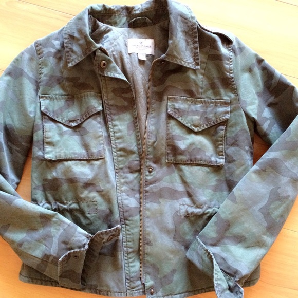 AE Cropped Camo Jacket