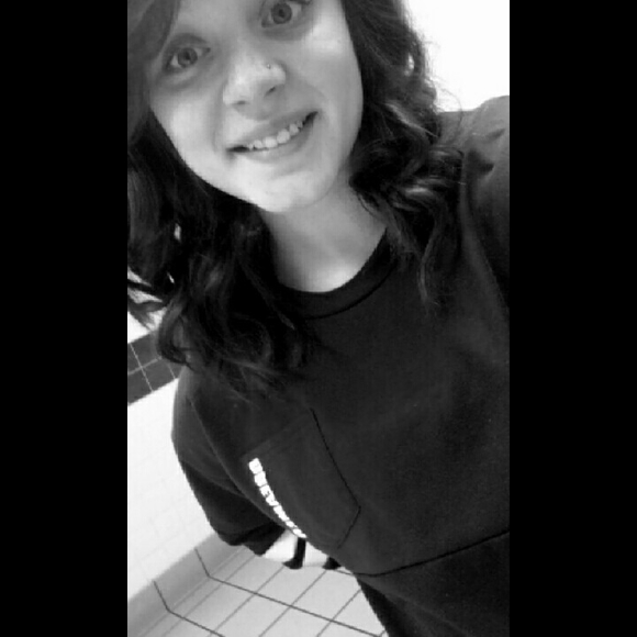 Meet your Posher, Taylor - Picture 1 of 1