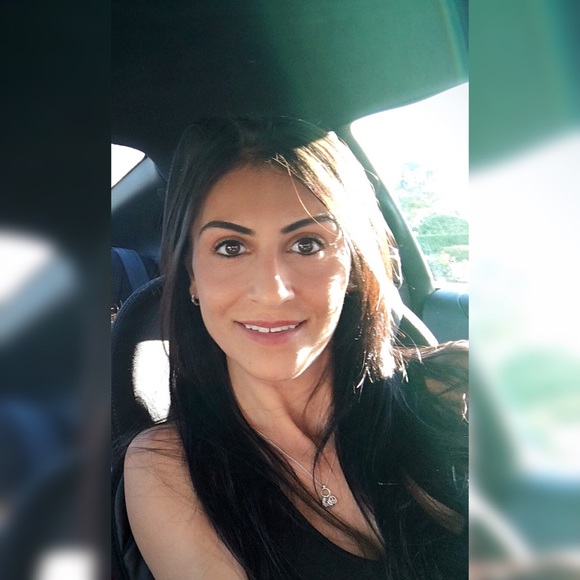 Meet your Posher, Vivian - Picture 2 of 8