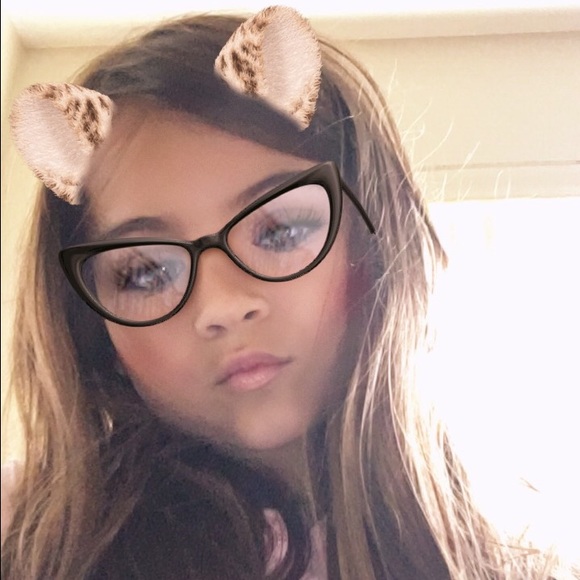 Meet your Posher, Vivian - Picture 5 of 8