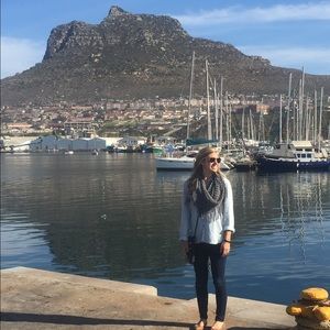 Meet your Posher, Caitlin
